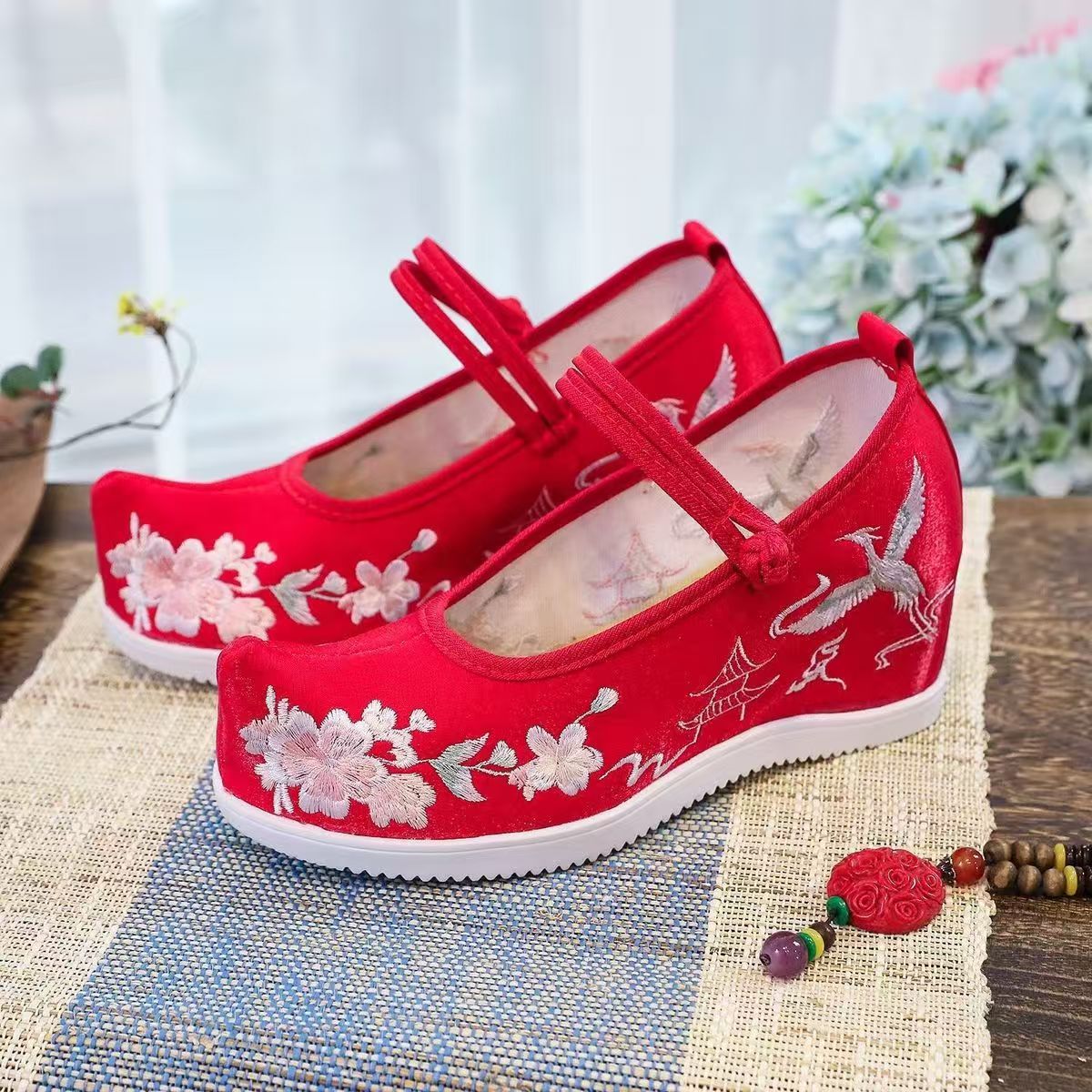 Embroidery Fabric - 여성용 내부 자수 신발 두꺼운 밑창