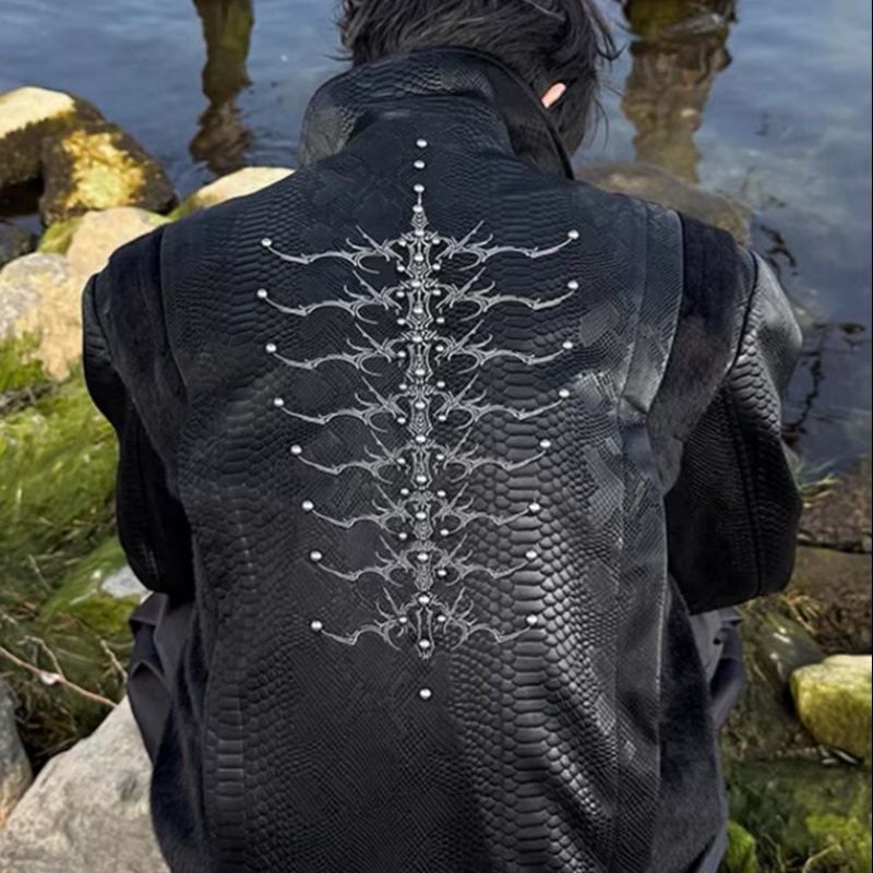 남성용 블랙 스네이크 엠보싱 자켓, 등 부분 자수 리벳 - Embroidery Jacket 리뷰 및 가격