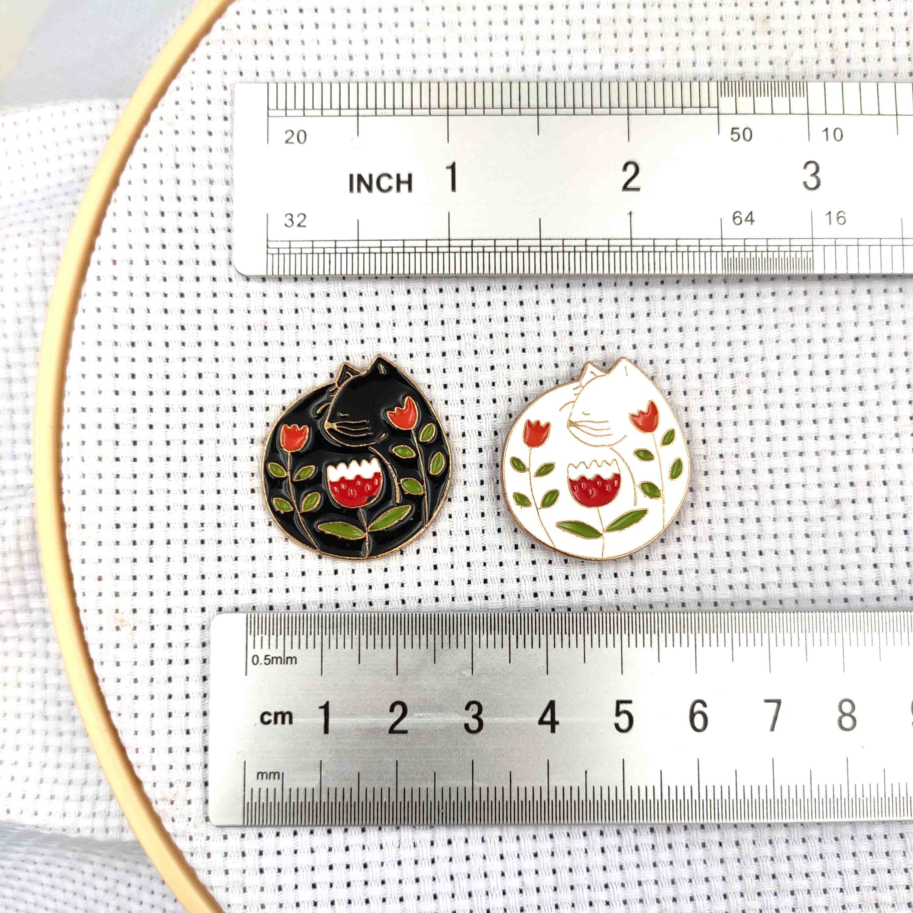 바늘 Minder 자기 2 고양이 세트 검정 흰색 바느 - Needle Minder Magnet 리뷰 및 가격